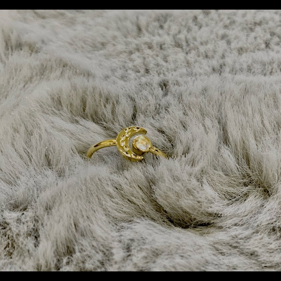 Moon shaped inlay small moonstone ring - Picture 3 of 9